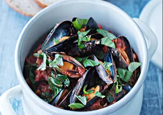 Mussels in Tomato and Spinach Sauce